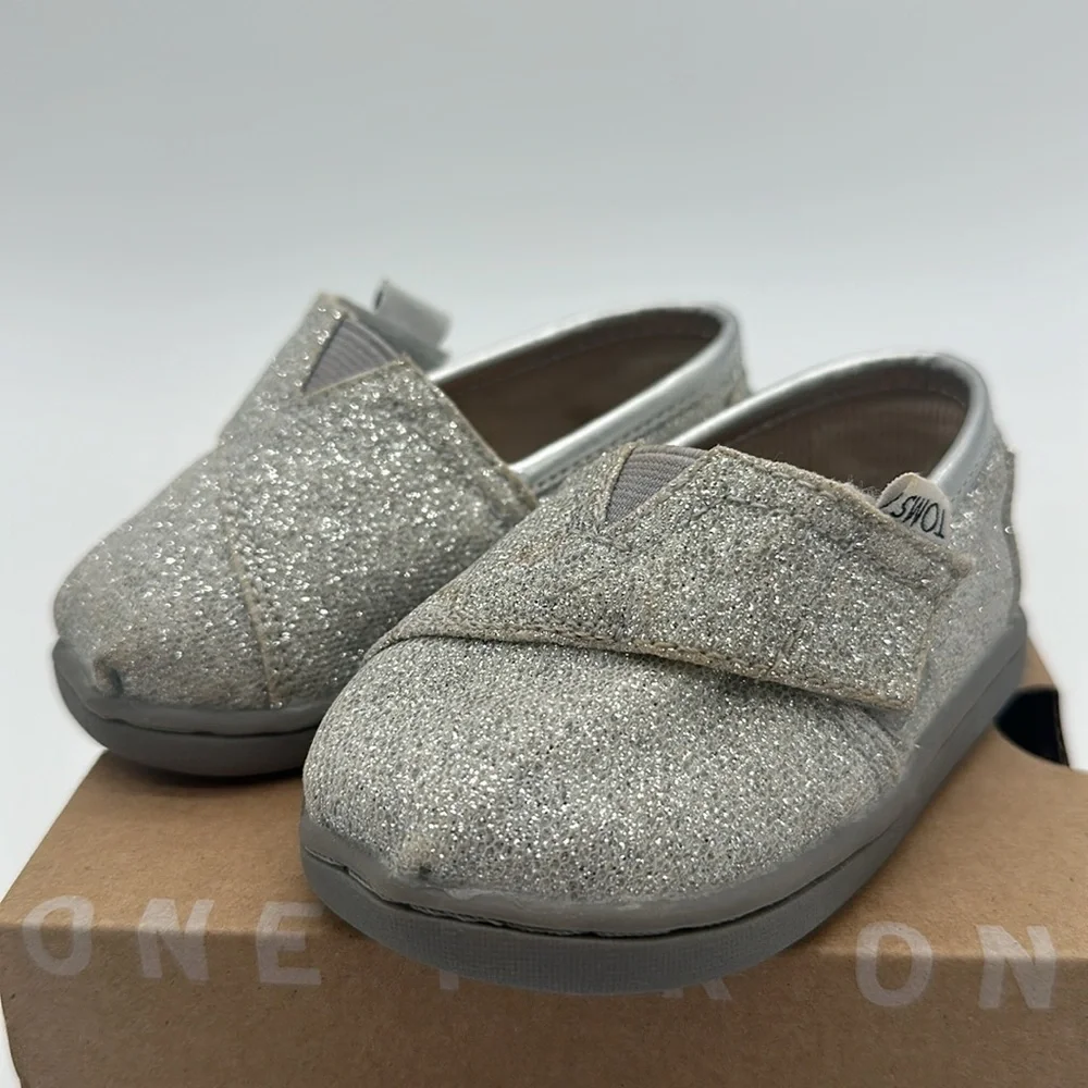 Toms Tiny Classic Silver Glimmer Girls Toddler Flats Toddler Size 4 With Box EUC